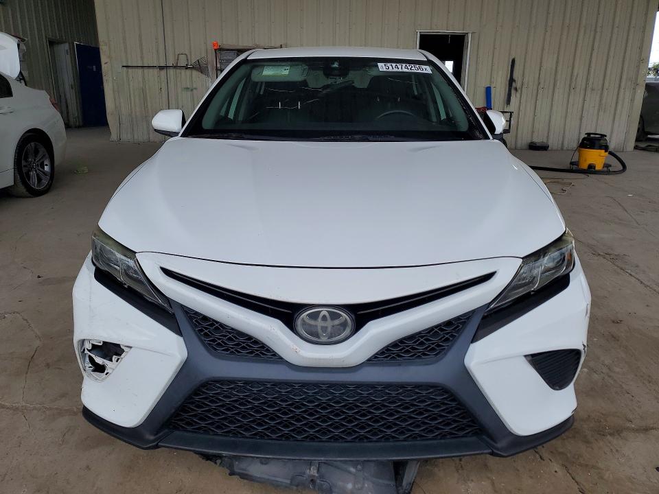 51474256 :رقم المزاد ، 4T1B11HK0KU163921 vin ، 2019 Toyota Camry مزاد بيع