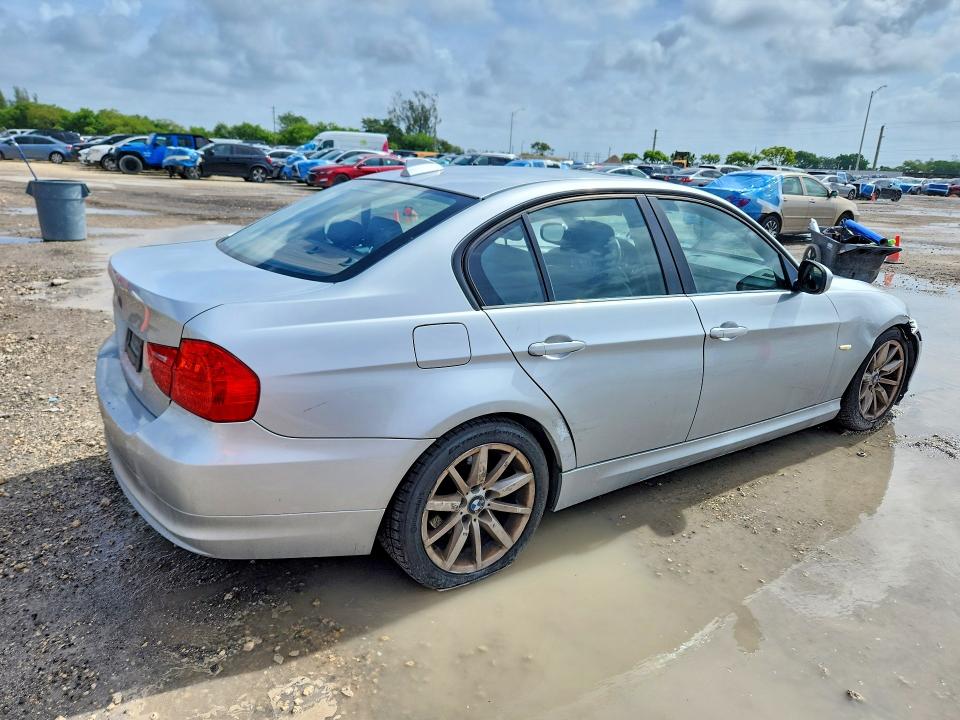 2011 Bmw 328 მანქანა იყიდება აუქციონზე, vin: WBAPH7G52BNM55548, აუქციონის ნომერი: 55052396