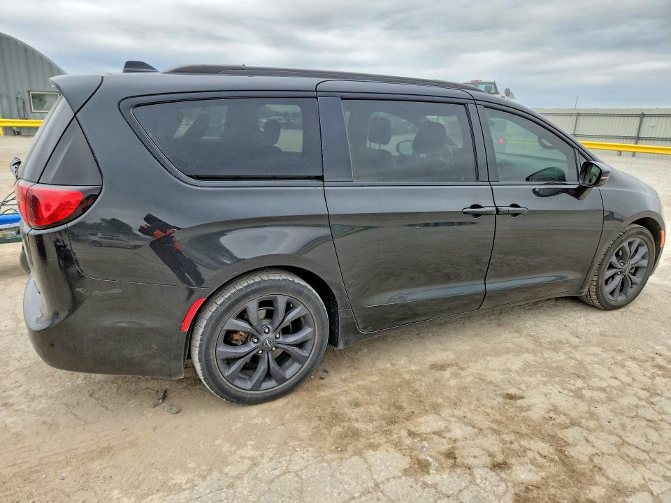Продажа на аукционе авто 2018 Chrysler Pacifica, vin: 2C4RC1GG4JR194420, номер лота: 52204946