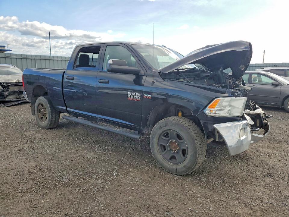 48537886 :رقم المزاد ، 3C6UR5DJ9JG205439 vin ، 2018 Ram 2500 مزاد بيع
