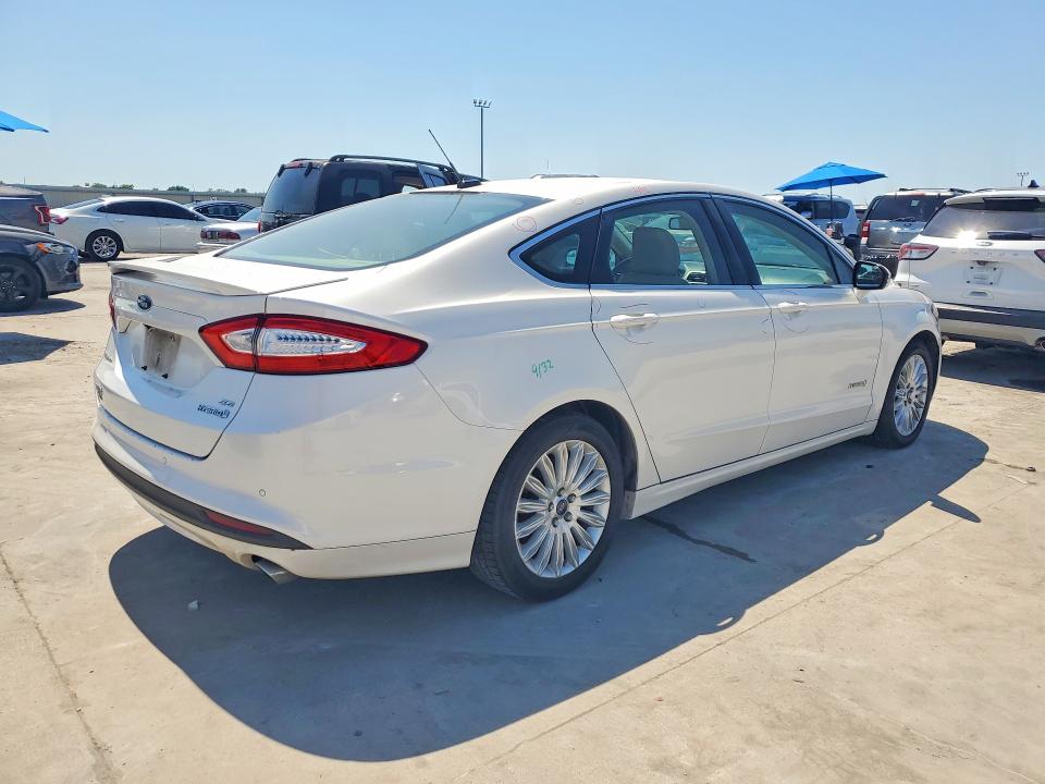 53265526 :رقم المزاد ، 3FA6P0LU3FR279169 vin ، 2015 Ford Fusion مزاد بيع