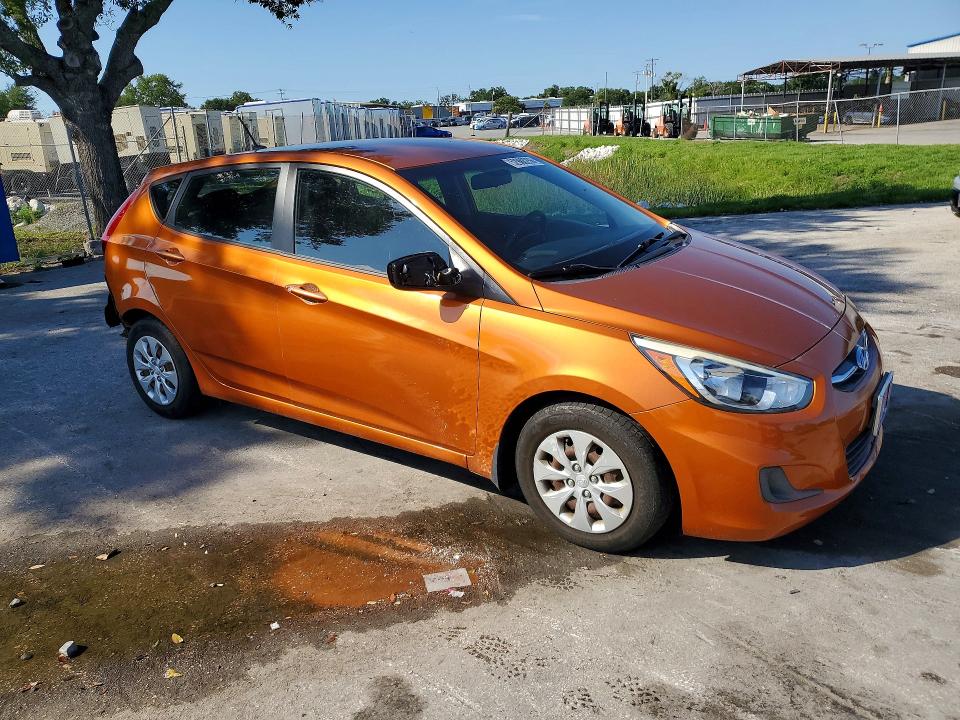52988256 :رقم المزاد ، KMHCT5AEXFU217676 vin ، 2015 Hyundai Accent مزاد بيع