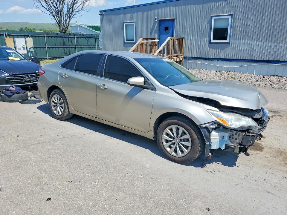 54052676 :رقم المزاد ، 4T1BF1FKXFU110573 vin ، 2015 Toyota Camry مزاد بيع