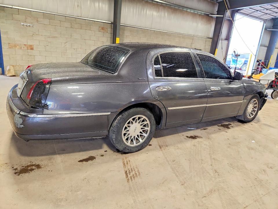 54513426 :رقم المزاد ، 1LNHM82W8YY857876 vin ، 2000 Lincoln Town Car مزاد بيع