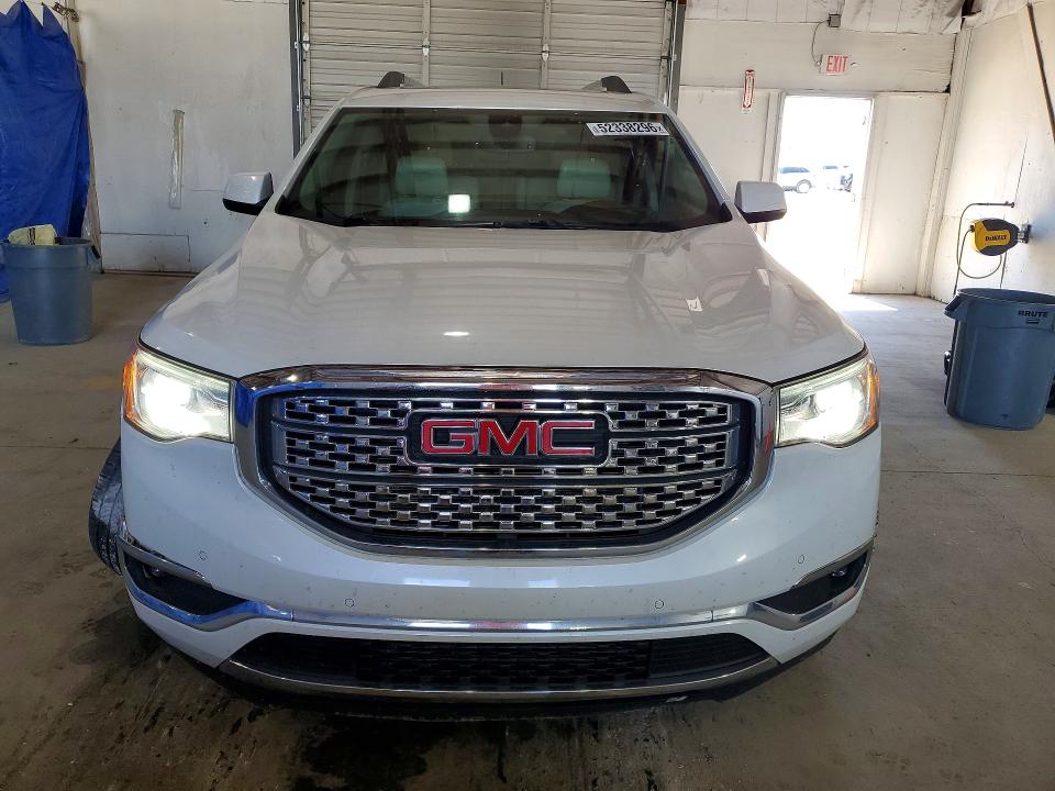52338296 :رقم المزاد ، 1GKKNPLSXHZ180857 vin ، 2017 Gmc Acadia مزاد بيع