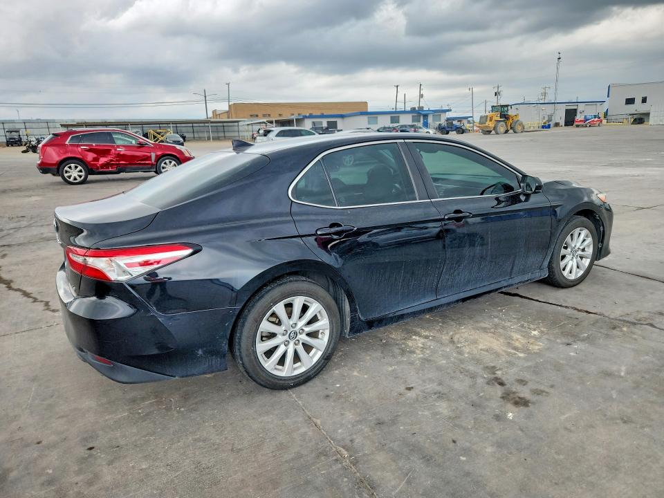 54061426 :رقم المزاد ، 4T1B11HK5KU721097 vin ، 2019 Toyota Camry مزاد بيع