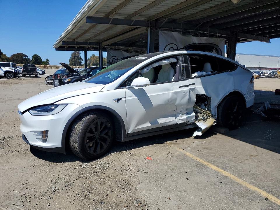 53062906 :رقم المزاد ، 5YJXCBE20LF260951 vin ، 2020 Tesla Model X مزاد بيع