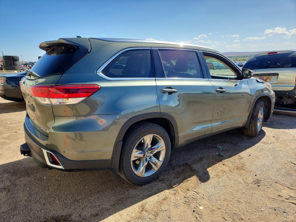 Продаж на аукціоні авто 2018 Toyota Highlander, vin: 5TDDZRFH8JS877553, номер лоту: 55339606