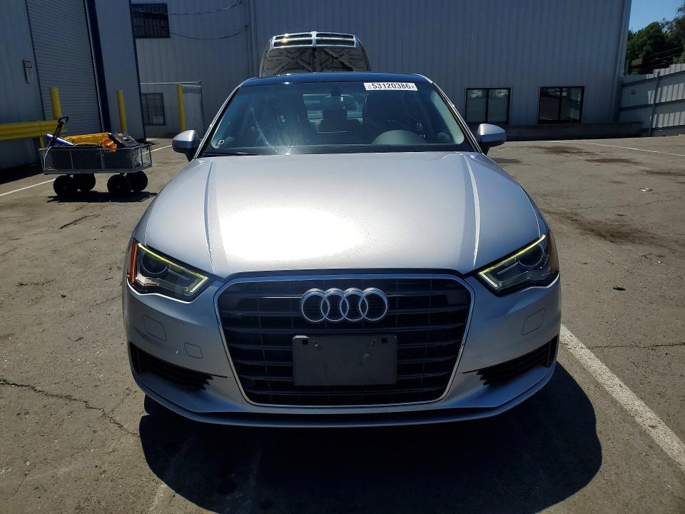 53120386 :رقم المزاد ، WAUBFGFF5F1122929 vin ، 2015 Audi A3 مزاد بيع
