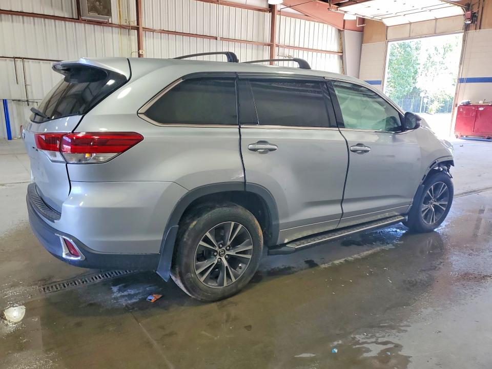 2018 Toyota Highlander მანქანა იყიდება აუქციონზე, vin: 5TDBZRFH6JS497828, აუქციონის ნომერი: 54710046