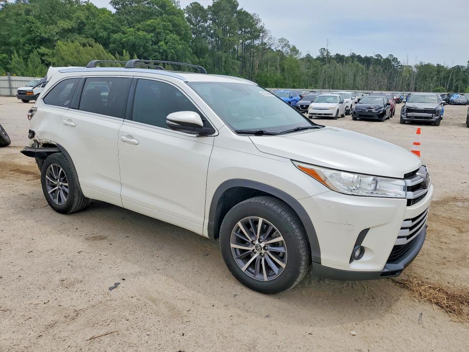 52734636 :رقم المزاد ، 5TDKZRFH2JS536494 vin ، 2018 Toyota Highlander مزاد بيع