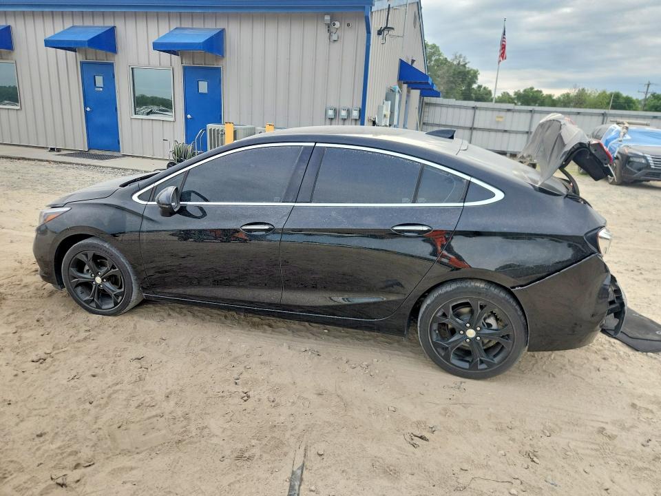 50981936 :رقم المزاد ، 1G1BF5SM1J7242320 vin ، 2018 Chevrolet Cruze مزاد بيع