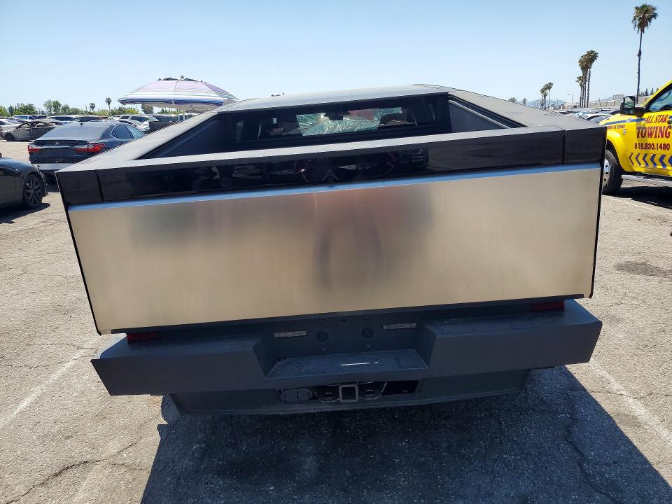 52228386 :رقم المزاد ، 7G2CEHED3RA040316 vin ، 2024 Tesla Cybertruck مزاد بيع