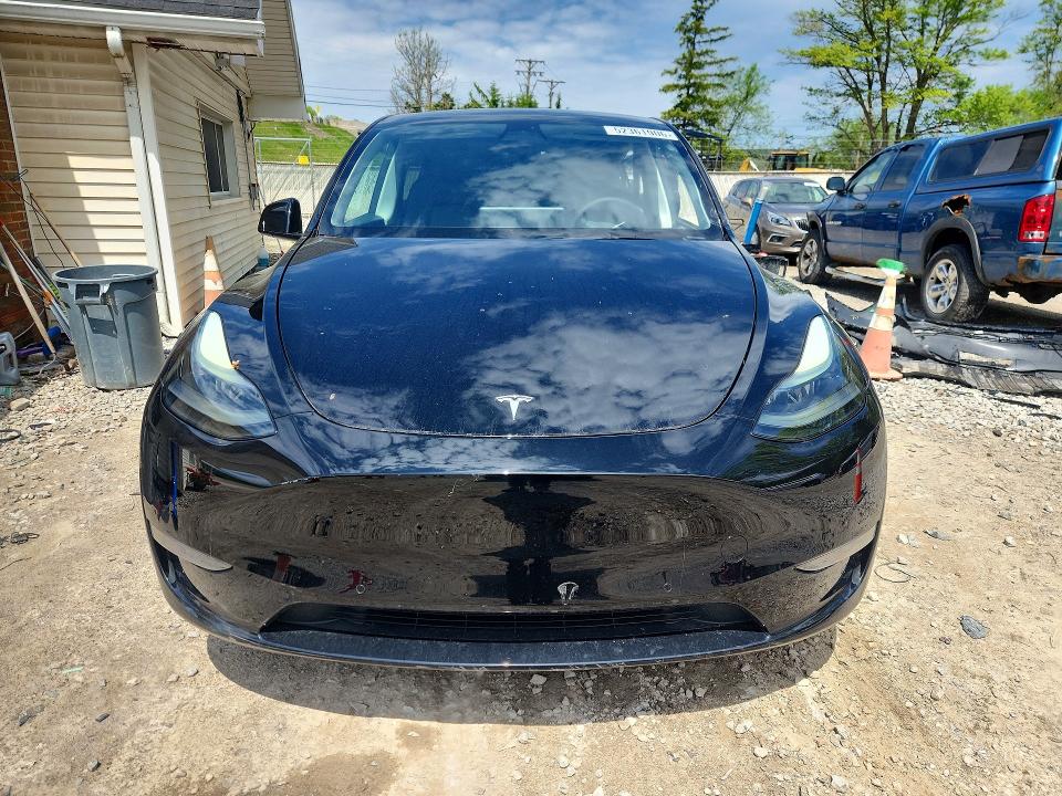 52361906 :رقم المزاد ، 7SAYGAEE2NF519751 vin ، 2022 Tesla Model Y مزاد بيع