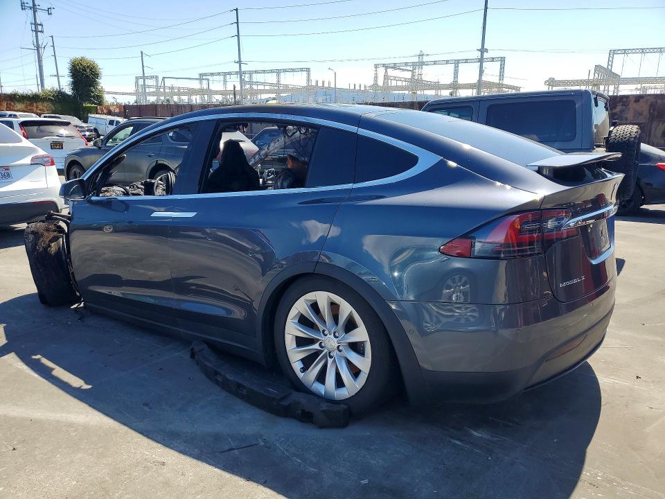 Продаж на аукціоні авто 2018 Tesla Model X, vin: 5YJXCAE26JF087993, номер лоту: 55630786