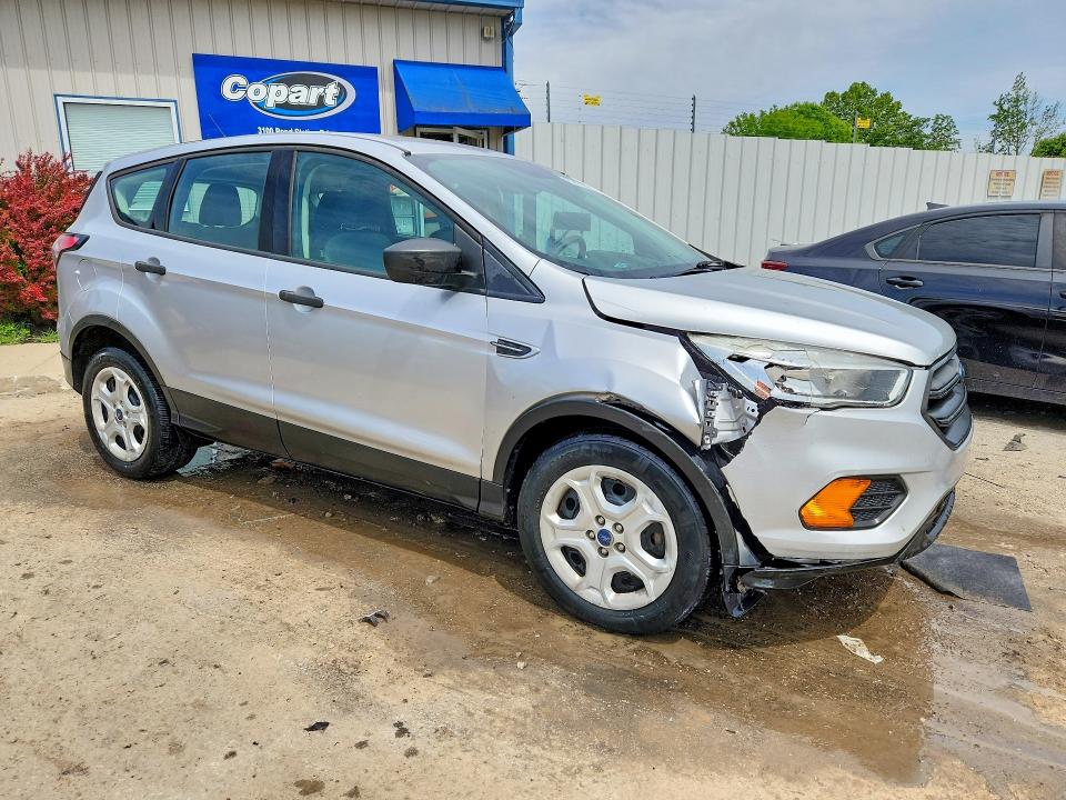 52776576 :رقم المزاد ، 1FMCU0F70HUB98942 vin ، 2017 Ford Escape مزاد بيع