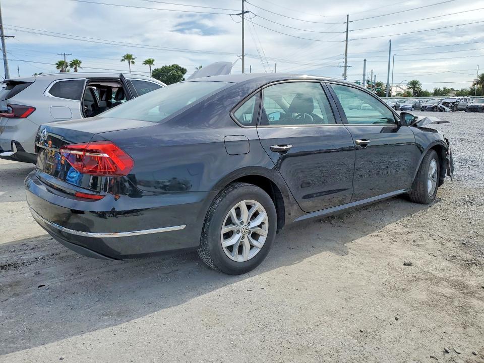 52091116 :رقم المزاد ، 1VWAA7A34JC013317 vin ، 2018 Volkswagen Passat مزاد بيع