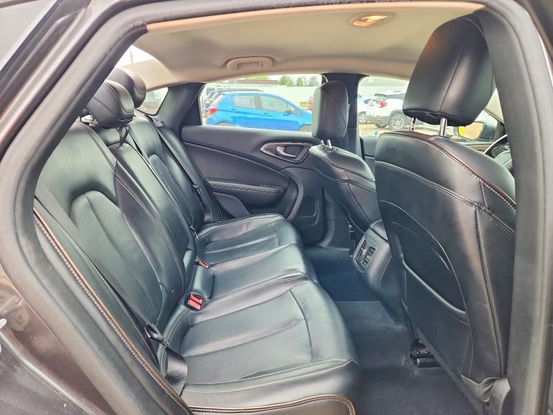 52459496 :رقم المزاد ، 1C3CCCCB9FN528168 vin ، 2015 Chrysler 200 مزاد بيع