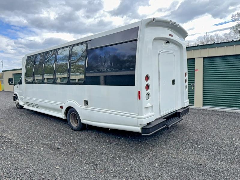 2003 Ford Econoline მანქანა იყიდება აუქციონზე, vin: 1FDXE45F53HA63424, აუქციონის ნომერი: 52597456