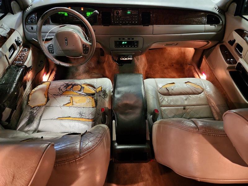 54513426 :رقم المزاد ، 1LNHM82W8YY857876 vin ، 2000 Lincoln Town Car مزاد بيع