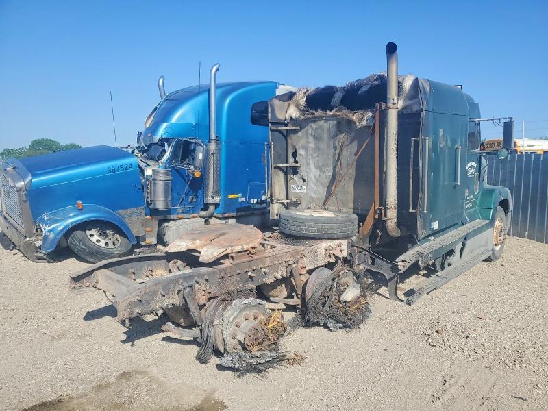 52703476 :رقم المزاد ، 1FUY3WEB0XPA75575 vin ، 1999 Freigliner Conventional مزاد بيع