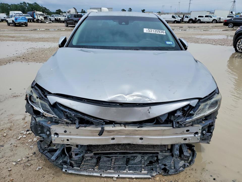 53135936 :رقم المزاد ، 4T1B11HK4JU048401 vin ، 2018 Toyota Camry مزاد بيع