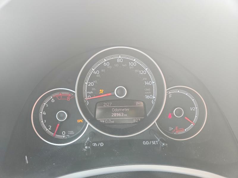 Продажа на аукционе авто 2018 Volkswagen Beetle, vin: 3VWJD7AT0JM701918, номер лота: 51631756