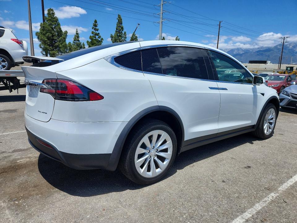 2019 Tesla Model X მანქანა იყიდება აუქციონზე, vin: 5YJXCBE21KF204225, აუქციონის ნომერი: 55037996