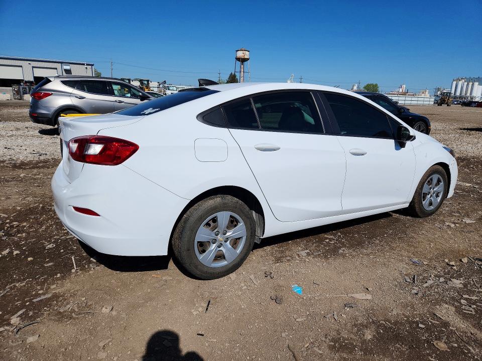52240186 :رقم المزاد ، 1G1BC5SM6J7113403 vin ، 2018 Chevrolet Cruze مزاد بيع