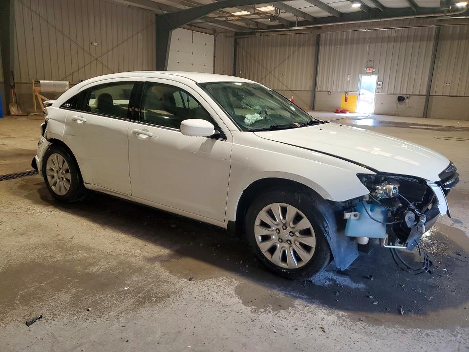 Продажа на аукционе авто 2014 Chrysler 200, vin: 1C3CCBAB9EN206268, номер лота: 52420246
