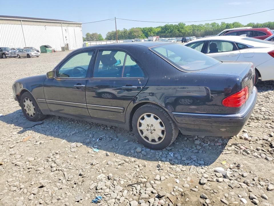 53981806 :رقم المزاد ، WDBJF82F4WX011505 vin ، 1998 Mercedes-benz E مزاد بيع
