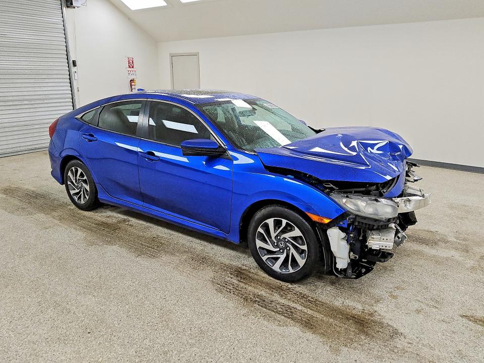 53135766 :رقم المزاد ، 19XFC2F73JE007003 vin ، 2018 Honda Civic مزاد بيع