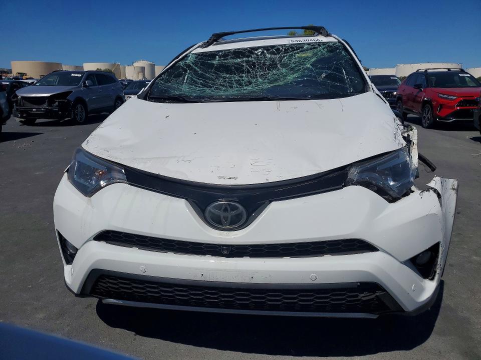 Продажа на аукционе авто 2018 Toyota Rav4, vin: JTMNFREV2JJ198363, номер лота: 53630466