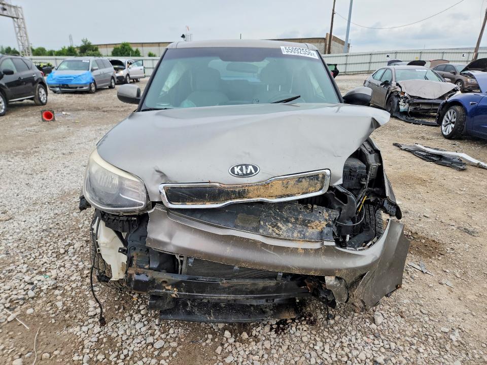 55092556 :رقم المزاد ، KNDJN2A26F7128650 vin ، 2015 Kia Soul مزاد بيع