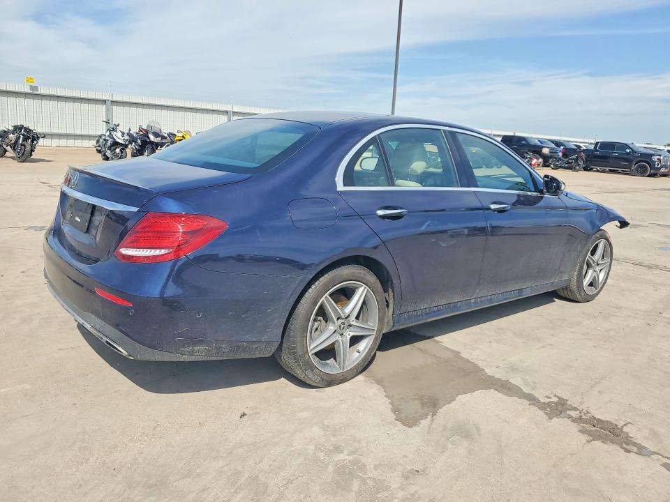 52723946 :رقم المزاد ، WDDZF4JB0JA395778 vin ، 2018 Mercedes-benz E مزاد بيع