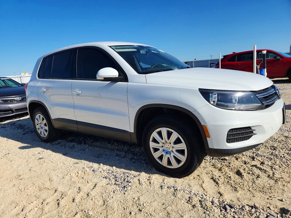 2018 Volkswagen Tiguan Limited მანქანა იყიდება აუქციონზე, vin: WVGAV7AX3JK004605, აუქციონის ნომერი: 52521446