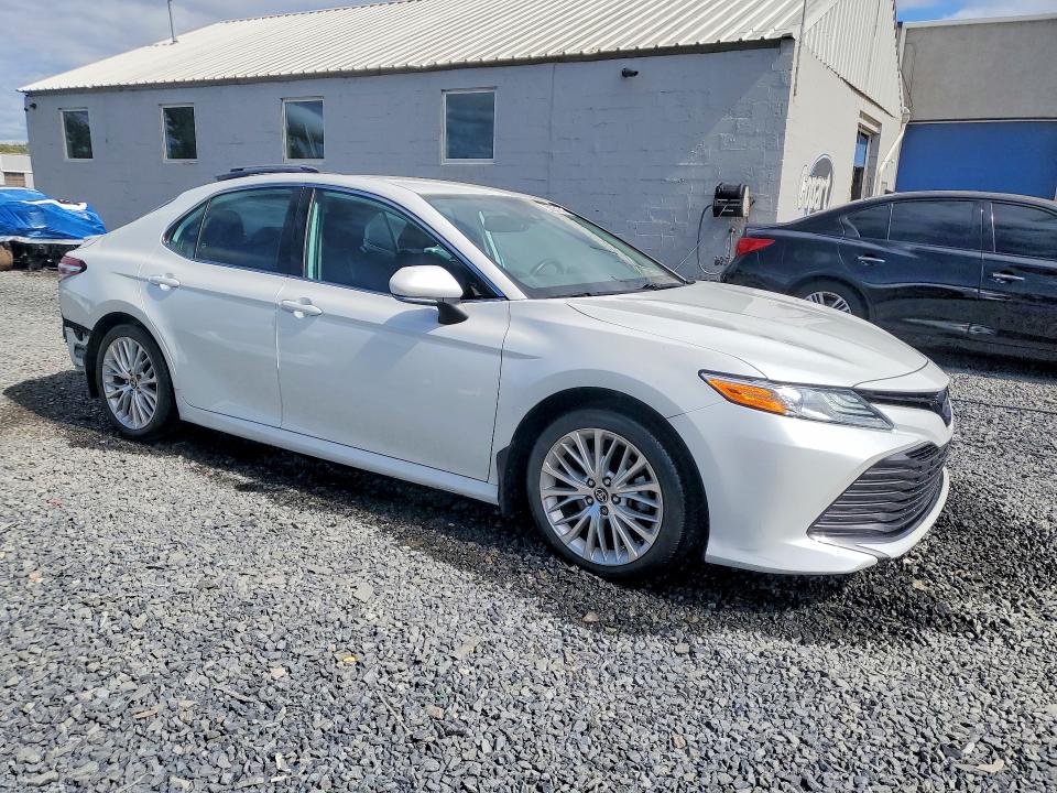 53651946 :رقم المزاد ، 4T1F11BK4LU010972 vin ، 2020 Toyota Camry مزاد بيع