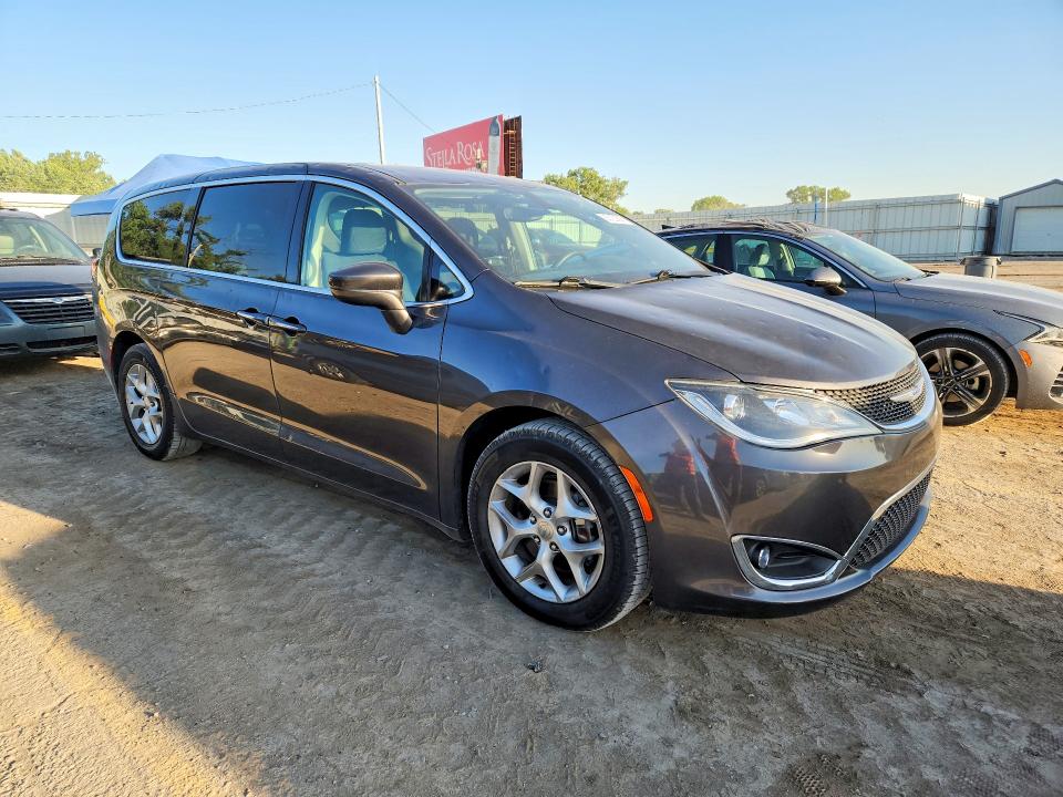 2020 Chrysler Pacifica მანქანა იყიდება აუქციონზე, vin: 2C4RC1FG1LR121820, აუქციონის ნომერი: 53120836