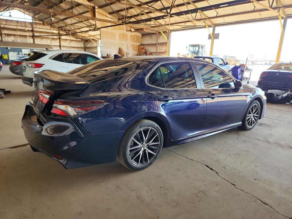 54651116 :رقم المزاد ، 4T1S11AK0MU613886 vin ، 2021 Toyota Camry مزاد بيع