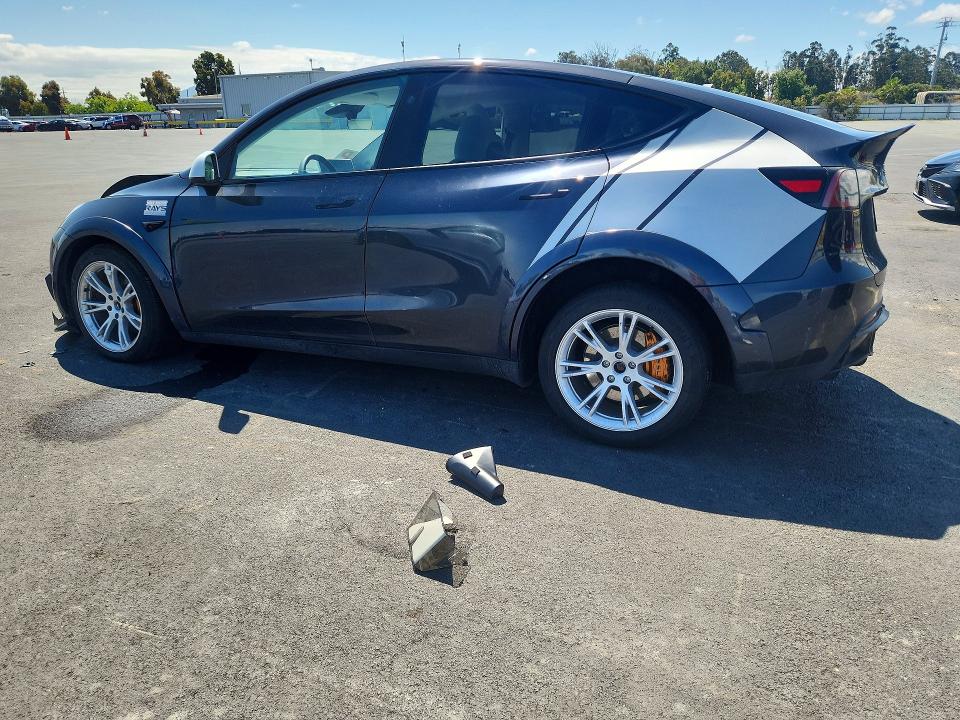 2024 Tesla Model Y მანქანა იყიდება აუქციონზე, vin: 7SAYGDEE0RF005209, აუქციონის ნომერი: 52556146