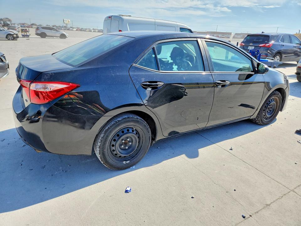 53704996 :رقم المزاد ، 5YFBURHE4JP831655 vin ، 2018 Toyota Corolla مزاد بيع