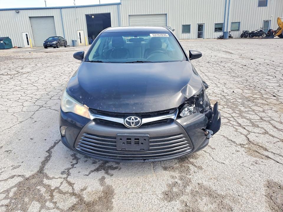 53703936 :رقم المزاد ، 4T4BF1FK3FR493262 vin ، 2015 Toyota Camry مزاد بيع