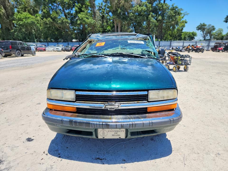 53727006 :رقم المزاد ، 1GNCS13W8W2227308 vin ، 1998 Chev Blazer مزاد بيع