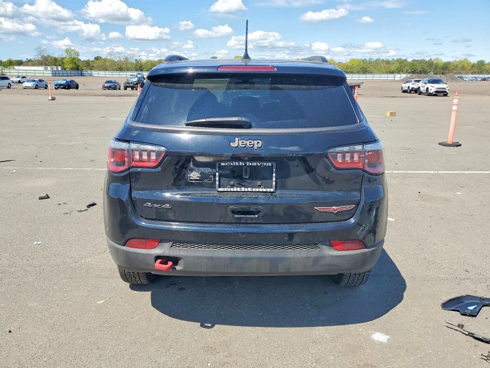 53504246 :رقم المزاد ، 3C4NJDDB7JT143702 vin ، 2018 Jeep Compass مزاد بيع