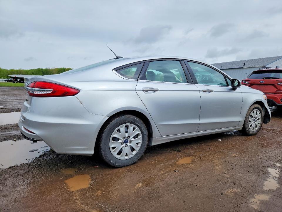 52232916 :رقم المزاد ، 3FA6P0G71KR268072 vin ، 2019 Ford Fusion مزاد بيع