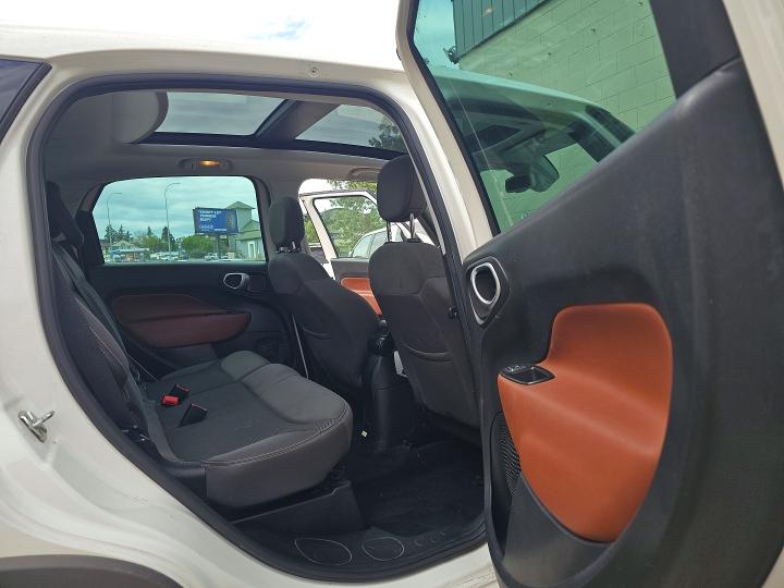 55843026 :رقم المزاد ، ZFBCFADH2FZ033879 vin ، 2015 Fiat 500l مزاد بيع