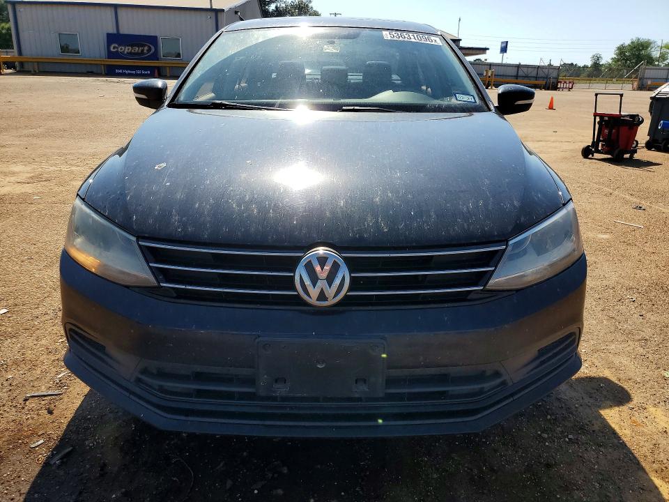 53631096 :رقم المزاد ، 3VWLA7AJXFM305695 vin ، 2015 Volkswagen Jetta مزاد بيع