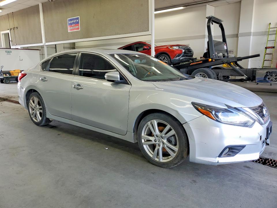 Продажа на аукционе авто 2017 Nissan Altima, vin: 1N4BL3AP0HC146895, номер лота: 52077066