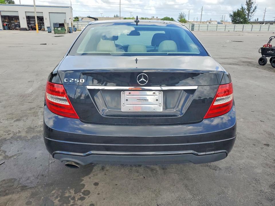 55418006 :رقم المزاد ، WDDGF4HB9CR215862 vin ، 2012 Mercedes-benz C مزاد بيع