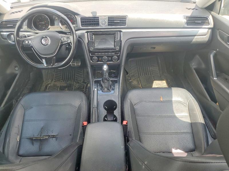 54304616 :رقم المزاد ، 1VWDT7A38HC056088 vin ، 2017 Volkswagen Passat مزاد بيع